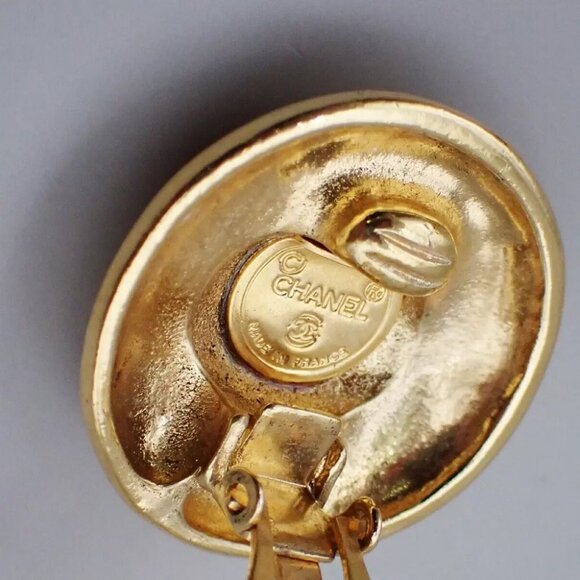 CHANEL CC Logo Round Button Earrings Clip-On Gold-Plated France 87RK795 - Picture 8 of 8